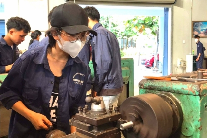 Nữ sinh hiếm hoi ngành kỹ thuật cơ điện tử vừa đẹp vừa tài năng